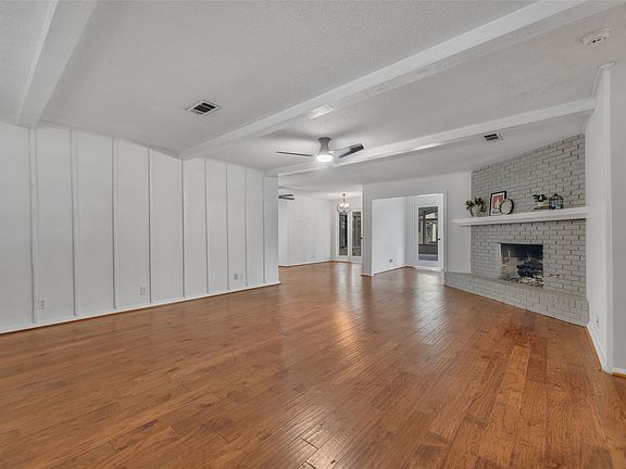 5th image of 204 Juniper St