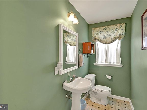 5th image of 105 Marquis Dr