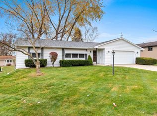 1715 Saint Robert Dr, Green Bay, WI 54304