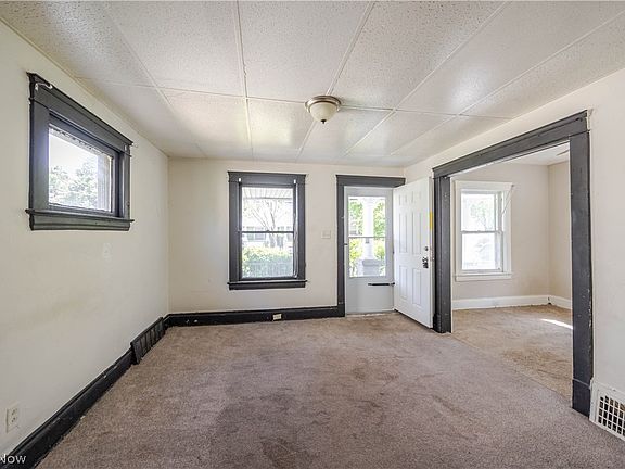 4th image of 12322 Imperial Ave