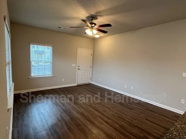 730 Tarvin Cir #730 — Photo 3