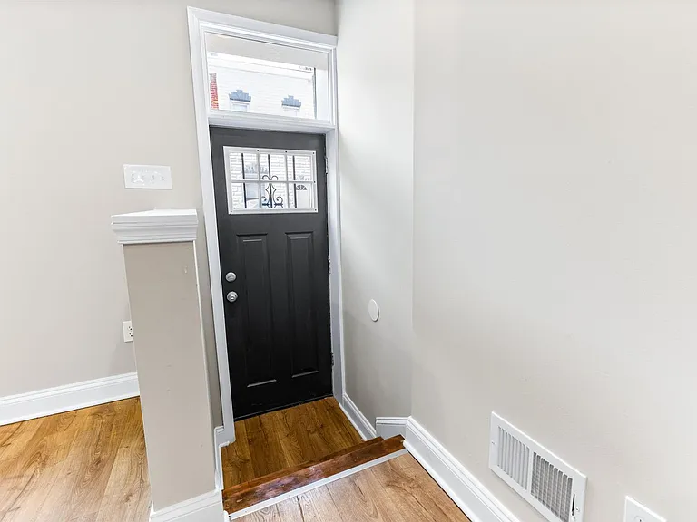 233 N Rose St — Photo 3
