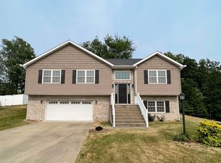 29 Pointe Dr, Morgantown, WV 26508