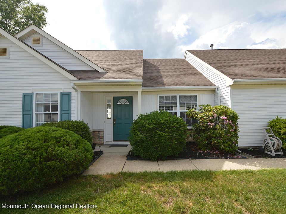 1st image of 2744 Meadow Lake Dr