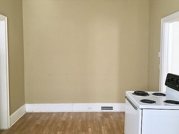 4th image of 1321 1323/1325 Northwood St #1323