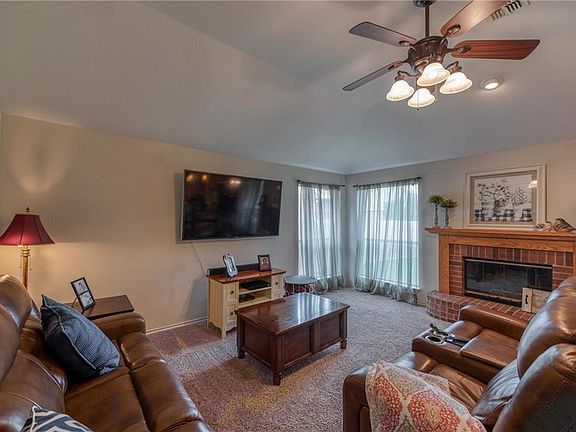 5th image of 106 Londonderry Ln