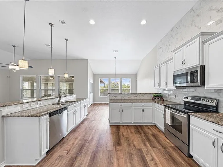 3381 Vineyard Trl — Photo 9