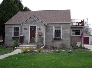2726 E Crawford Ave, Saint Francis, WI 53235