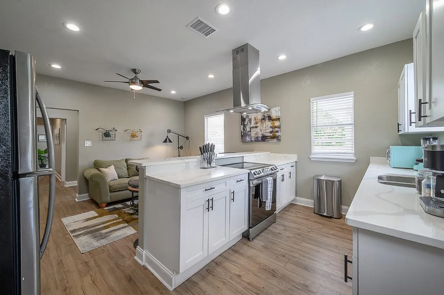 2 bed, 1.0 bath, $3,139 — Photo 4