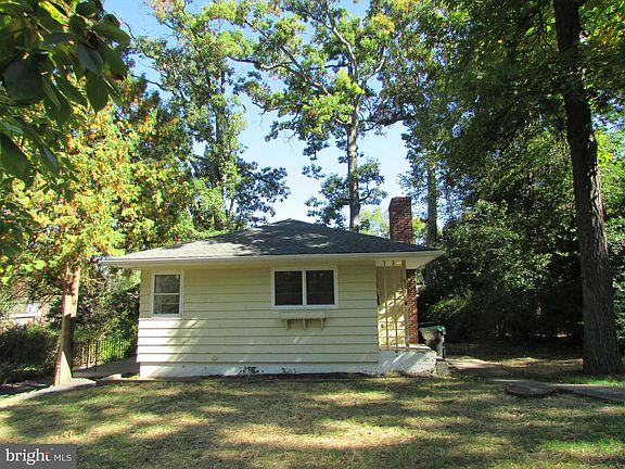 4th image of 935 Taylor St