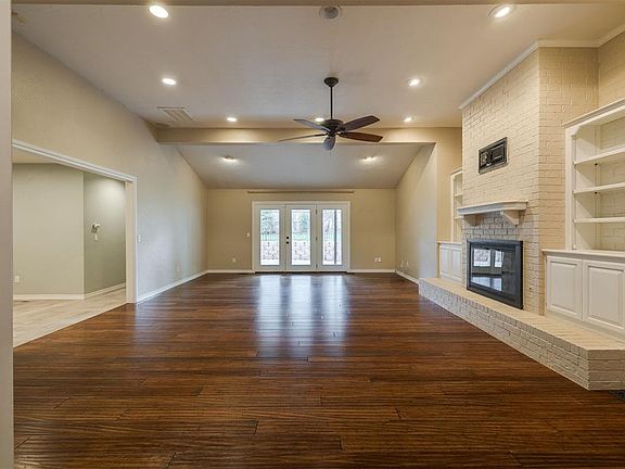 3rd image of 2108 Raintree Rd