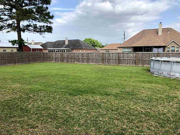 5th image of 275 Stephanie Dr