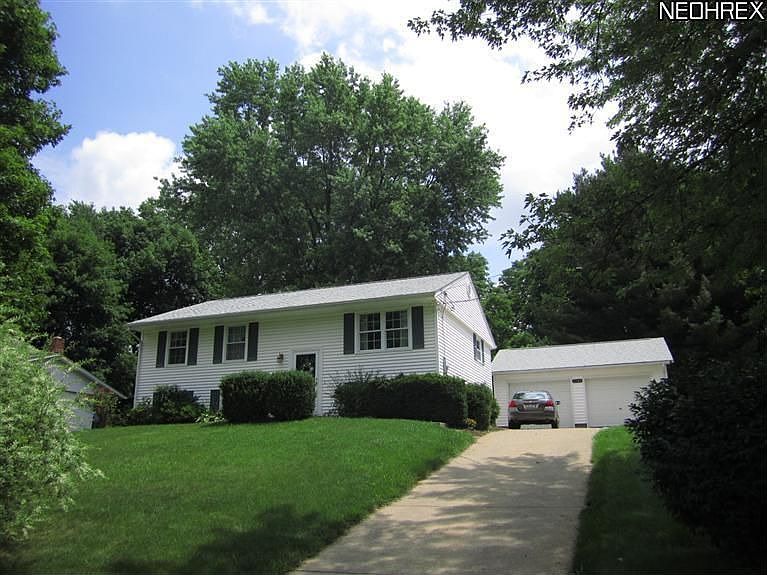 1st image of 1749 Woodcrest Dr