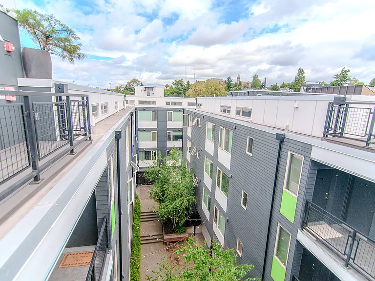 Sorento Flats — Photo 5