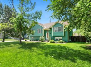 1404 SW Walnut St, Lees Summit, MO 64081