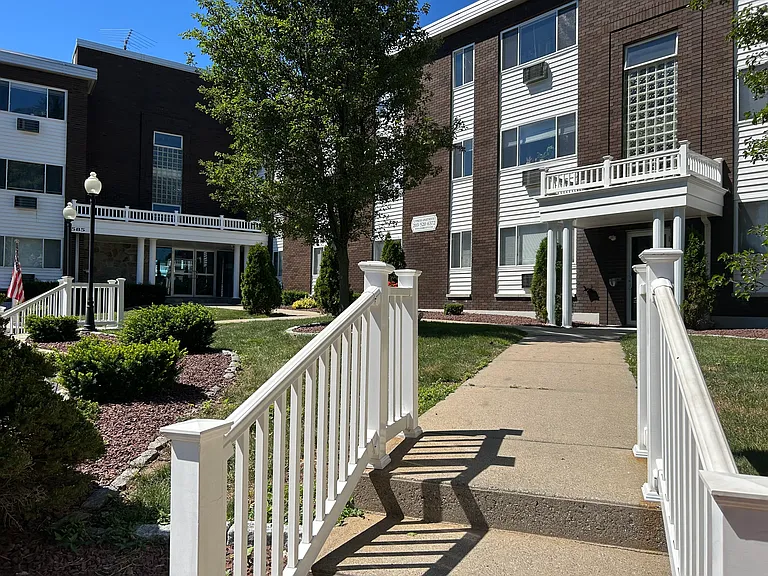 Cypress Apartments — Photo 8