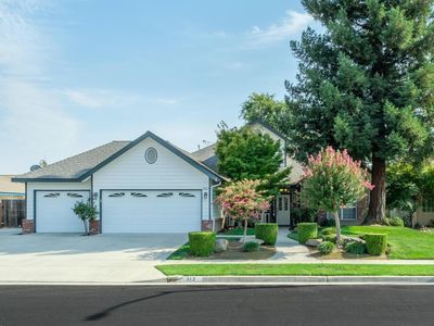 312 W Goshen Ave, Clovis, CA, 93611