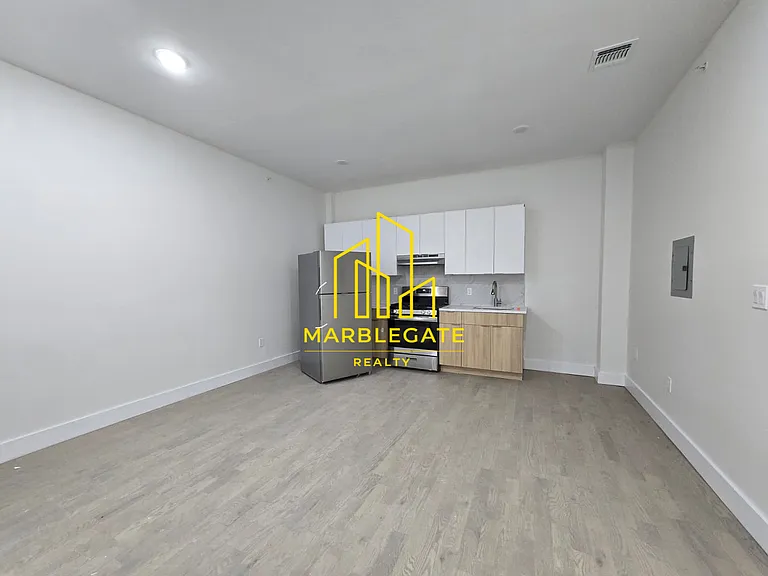 53 Lincoln Park #33C — Photo 1