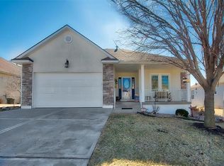 913 SW Leafwing Ct, Lees Summit, MO 64082