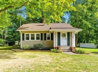 636 Amostown Rd, West Springfield, MA 01089