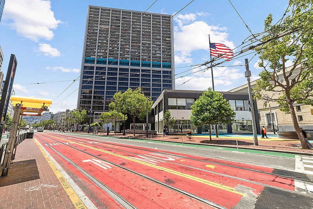 Fox Plaza — Photo 3