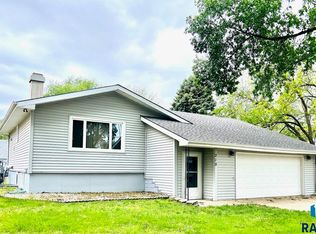 210 W Clay St, Elk Point, SD 57025