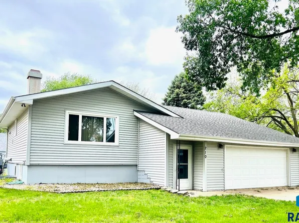 210 W Clay St, Elk Point, SD 57025