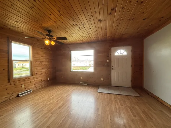 (undisclosed Address), Newton, IA 50208