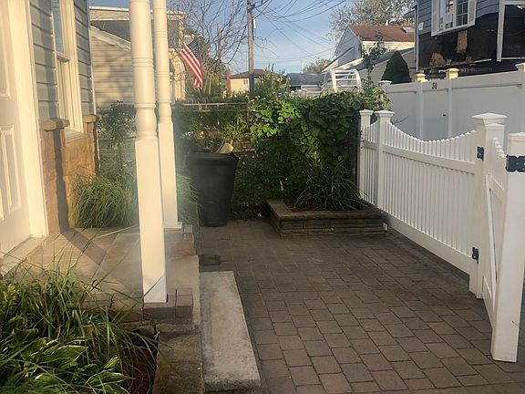 5th image of 31 Edwin Ct