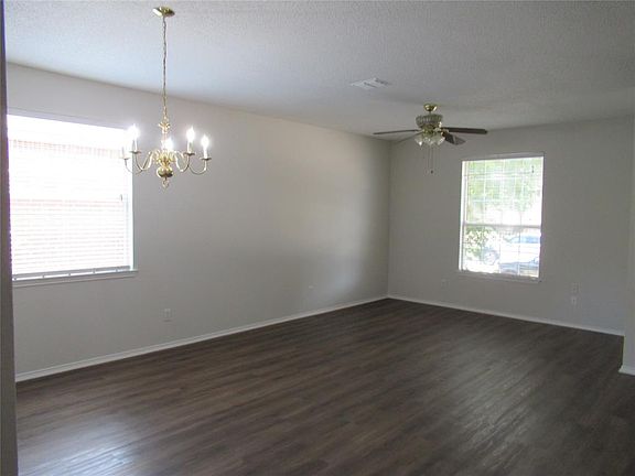 4th image of 10617 Gleneagles Ln