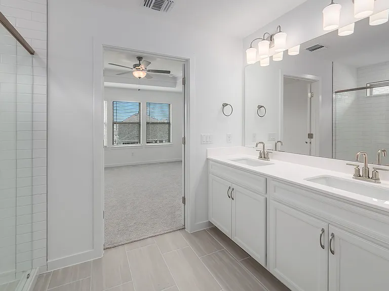 109 Ventura Dr — Photo 17
