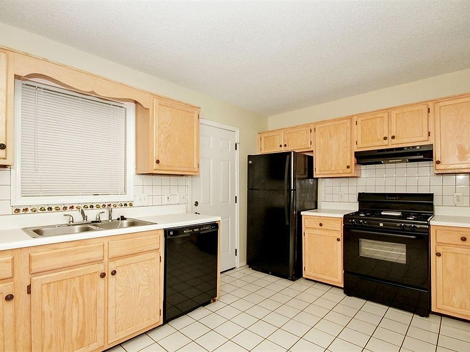 2nd image of 1011 Hillsborough Chse
