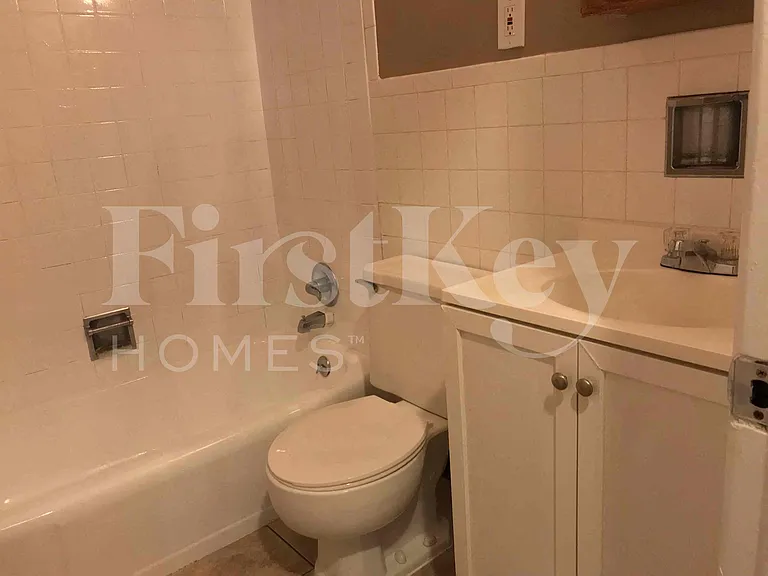 910 Claver Ln — Photo 9