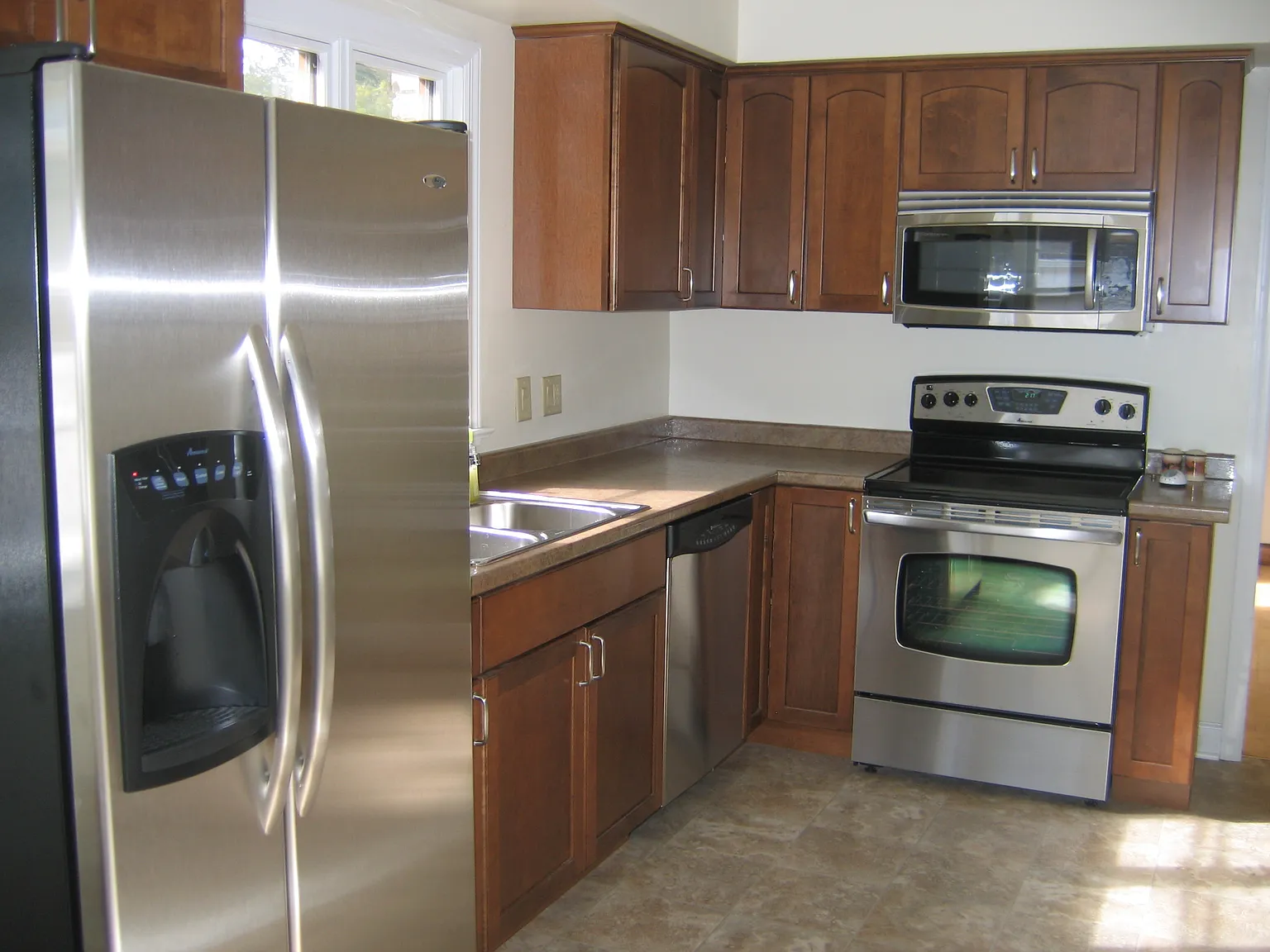 3 bed, 1.5 bath, 1744 sqft, $1,895 — Photo 2