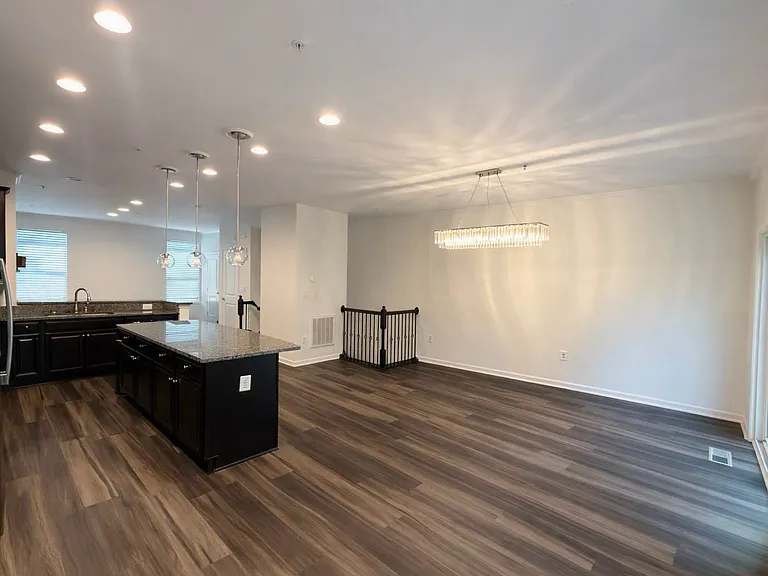6314 Halsted Ave — Photo 3