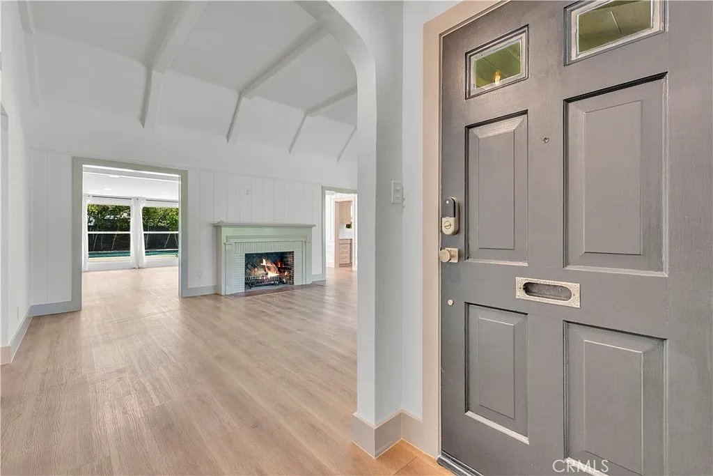 5 bed, 2.5 bath, 2477 sqft, $9,250 — Photo 4