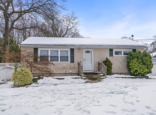 4 Packard St, Lake Grove, NY 11755