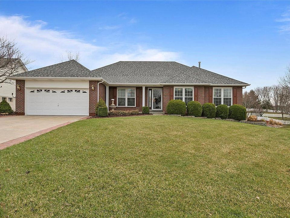 2nd image of 948 Arbor Green Dr