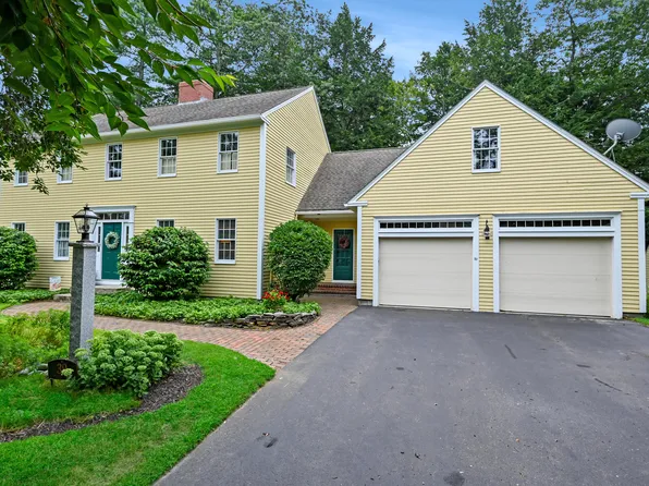 39 Village Woods Circle, Gorham, ME 04038