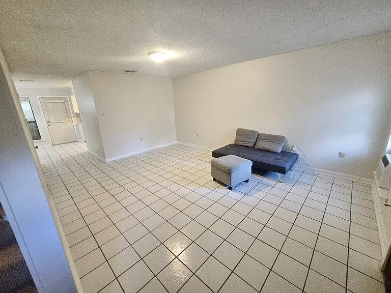 5135 S Oaks Dr — Photo 6