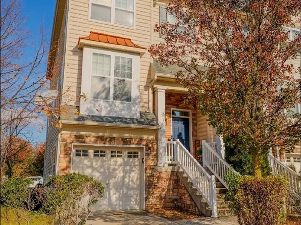 51 Tailor Ln, Sicklerville, NJ 08081