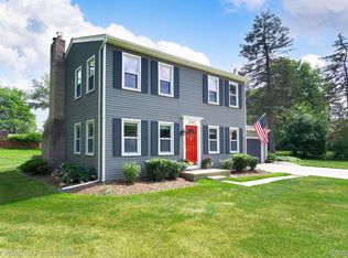 2767 Mohawk Ln, Rochester Hills, MI 48306