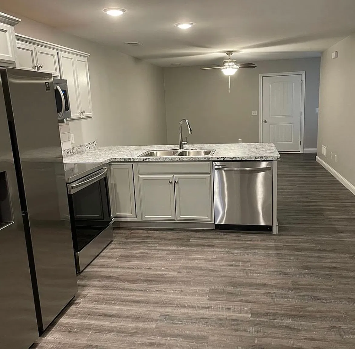 3 bed, 1400 sqft, $1,450 — Photo 4