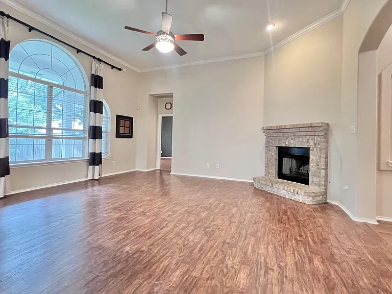 2323 Little Elm Trl — Photo 7