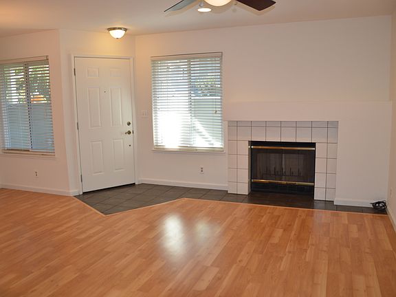 2nd image of 32 Cherryton Ln