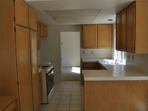 2174 Shadetree Ln, Escondido, CA 92029
