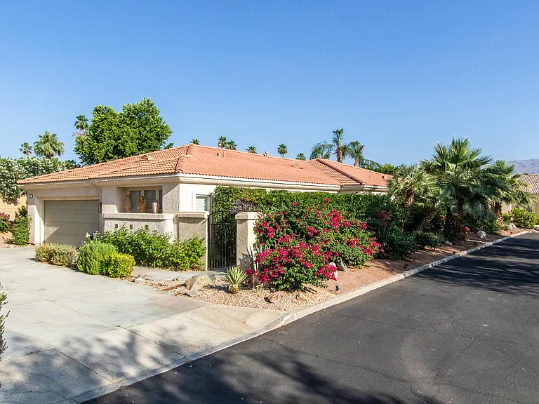 40 Vistara Dr — Photo 8