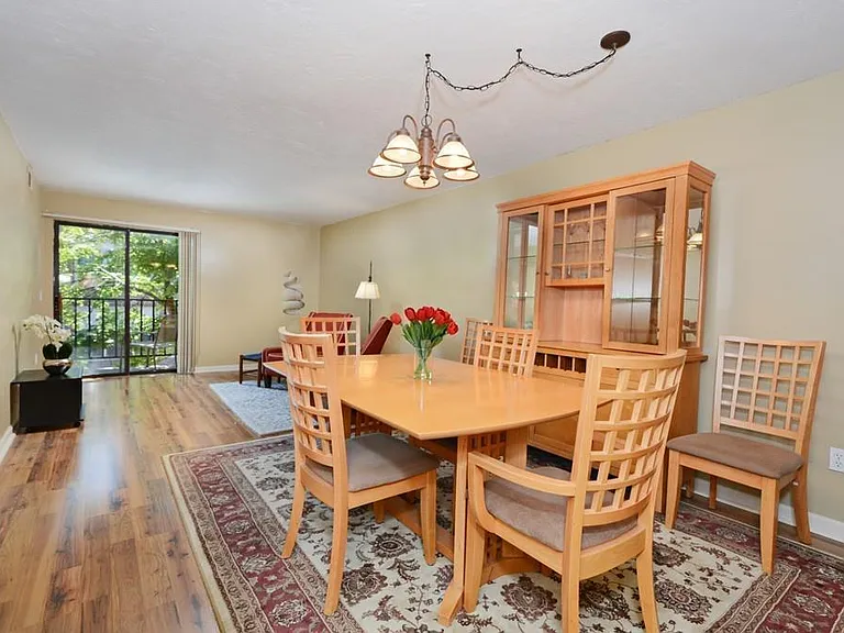 327 Plantation St — Photo 4