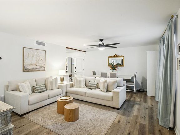 3rd image of 215 Brett Dr