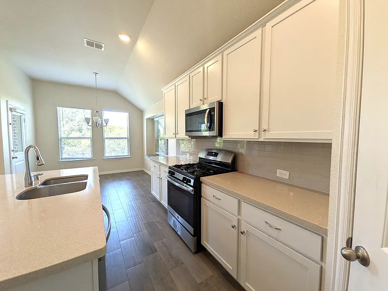 9324 Bronze Meadow Dr — Photo 33